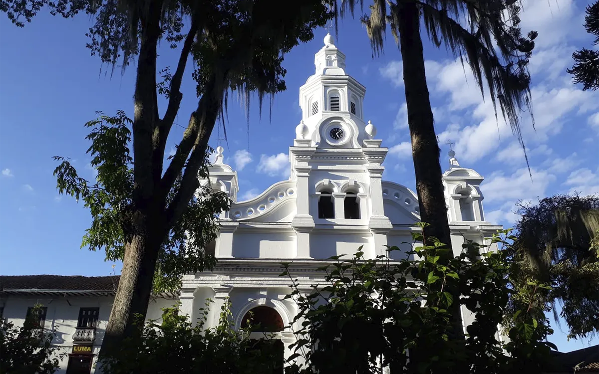 Basílica Menor de la Inmaculada Concepción en Salamina, centro espiritual de la Noche del Fuego